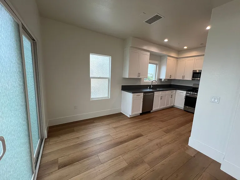 340 Rendar Ln — Photo 7