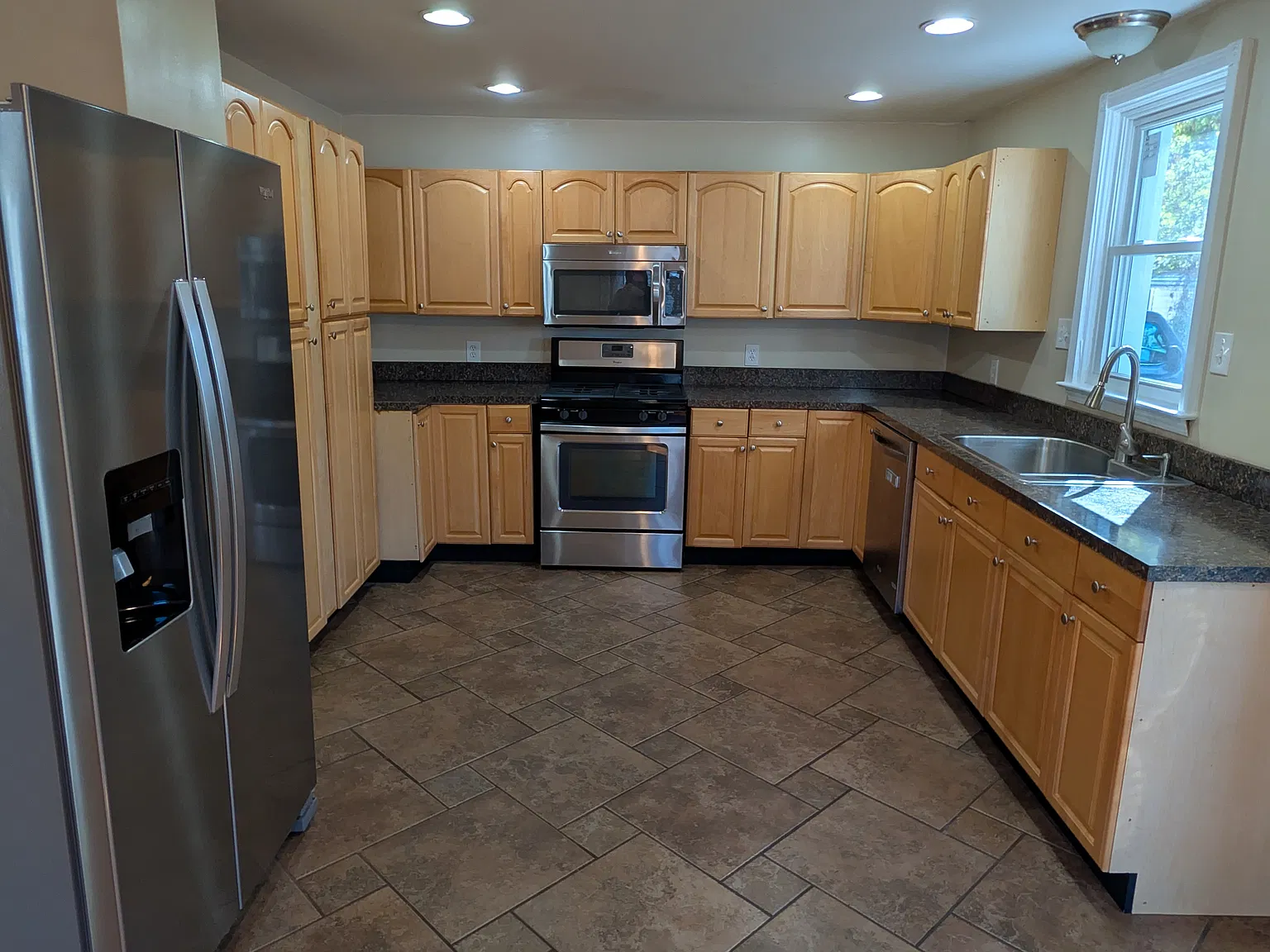 3 bed, 1512 sqft, $2,600 — Photo 2