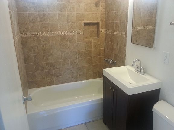 3rd image of 1493 W Kendall Dr