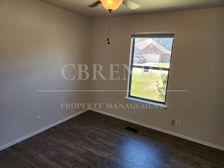 423 Oakdale Dr — Photo 13