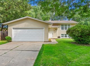 485 N Airlite St, Elgin, IL 60123