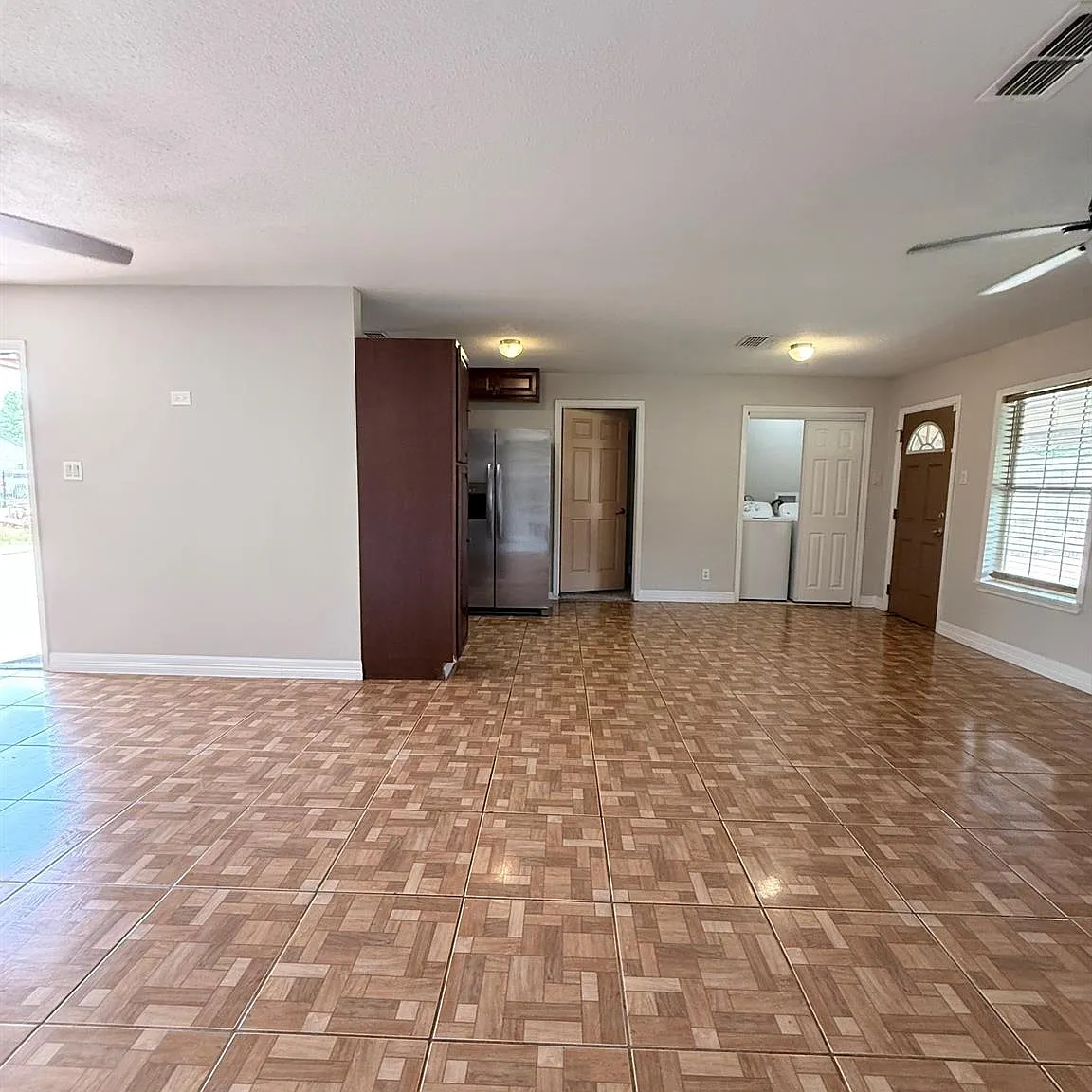 3 bed, 2.0 bath, 1181 sqft, $1,900 — Photo 3