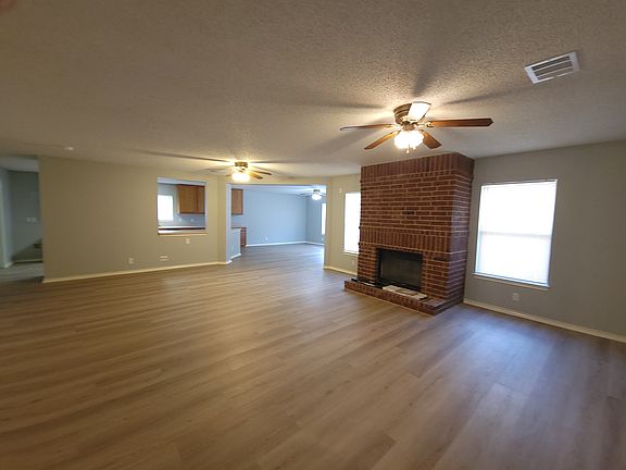 5th image of 10314 Pelican Oak Dr