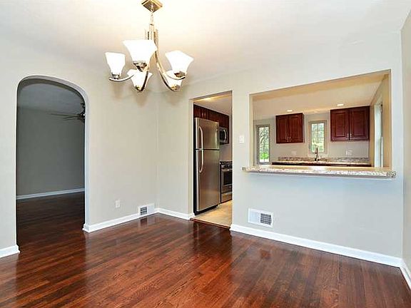 5th image of 19 E Forest Ave