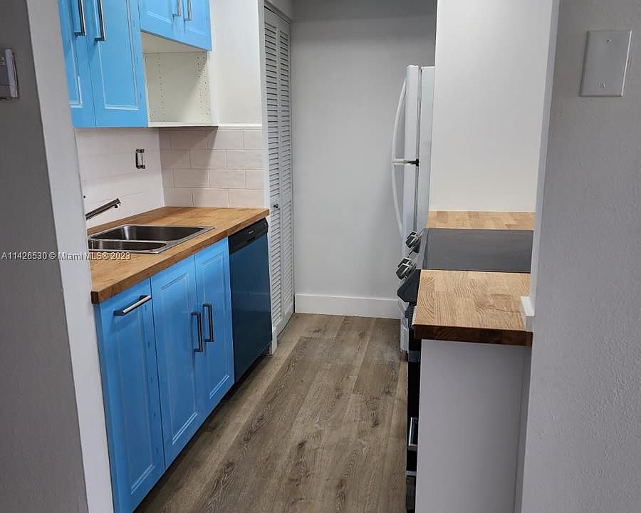 1st image of 520 Brickell Key Dr APT A1517