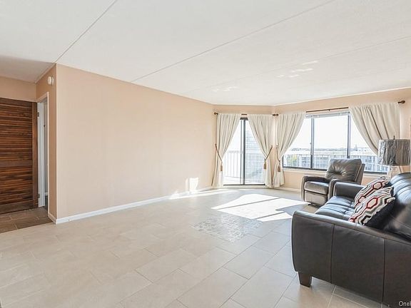 4th image of 100 High Point Dr APT 814