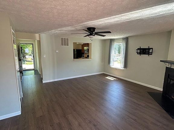 5th image of 9560 Glen Oaks Ln