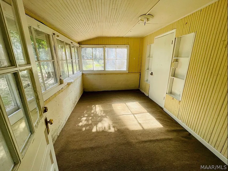 39 S Lewis St — Photo 11
