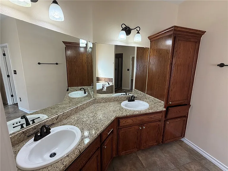 8317 Pocono Cir — Photo 28