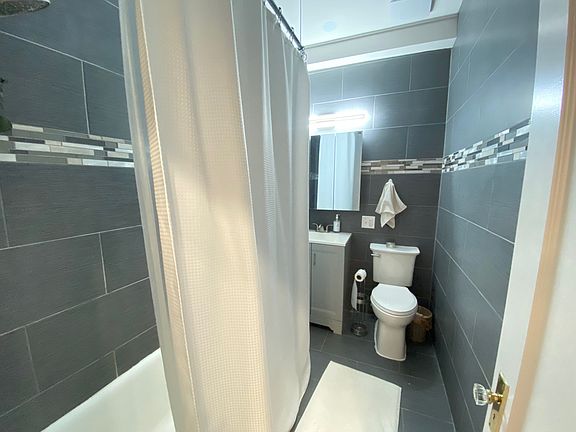 2nd image of 447 W Saint James Pl