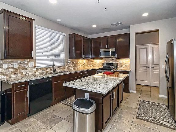 5th image of 16546 Desert Willow St