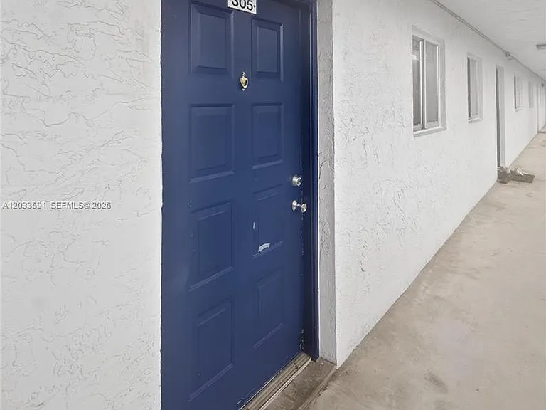 8750 N Sherman Cir #305 — Photo 4