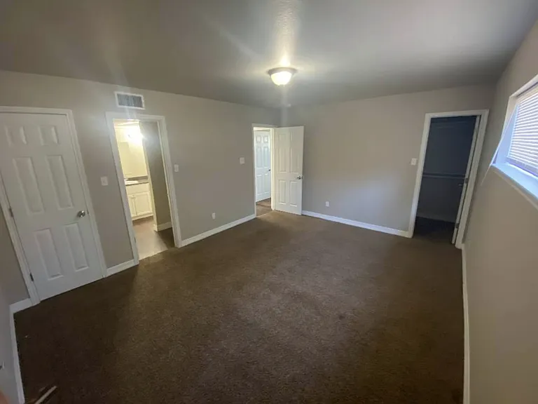 Woodlawn Apartments — Photo 6