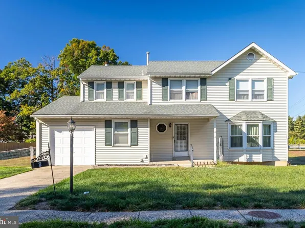 8 Framingham Rd, Edgewater Park, NJ 08010