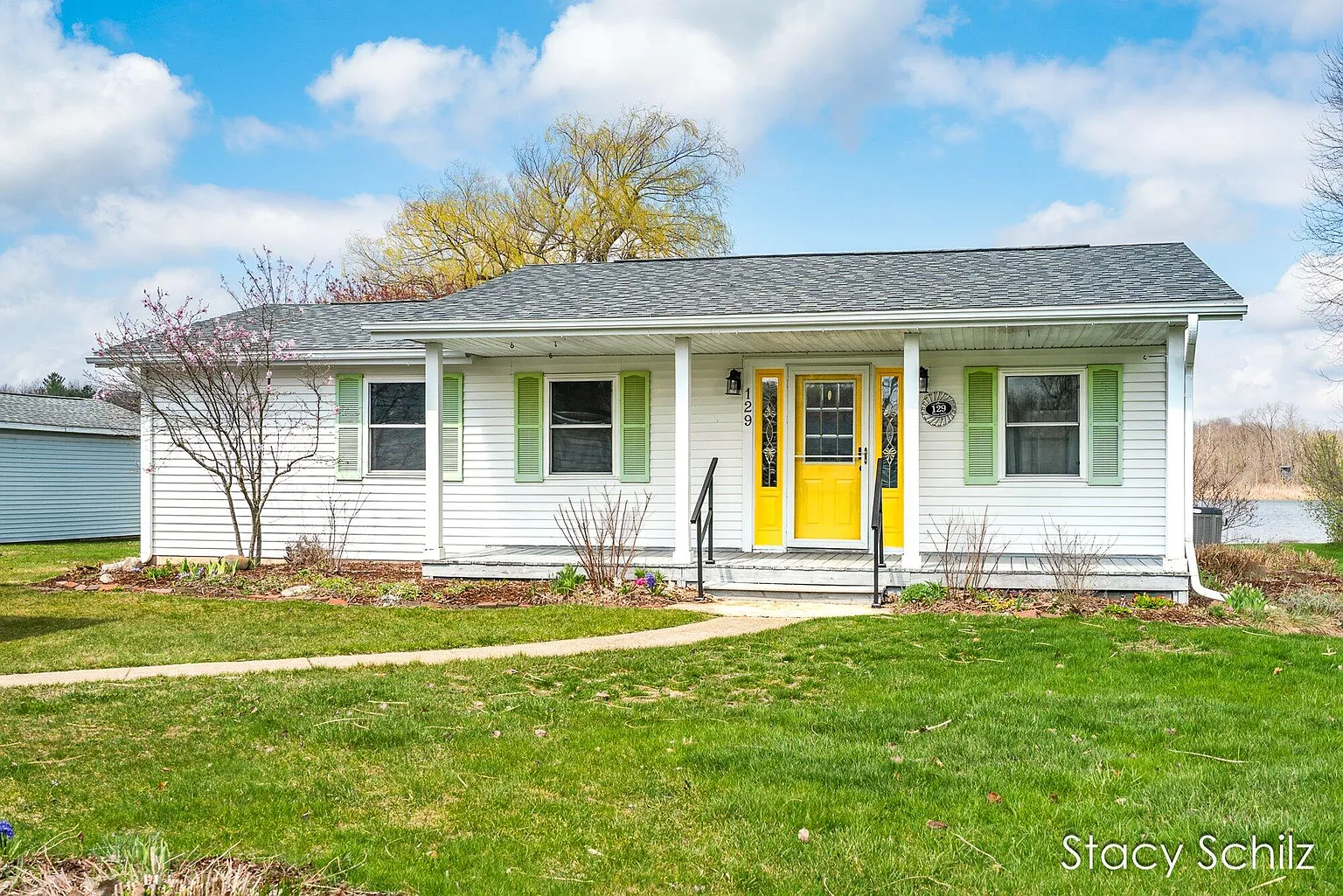 129 Sunset Dr photo 1