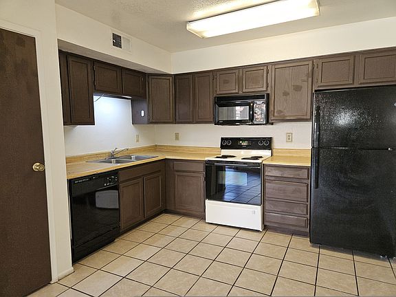 2nd image of 6140 E Greenway St #4