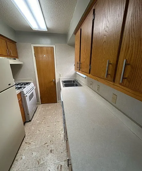 3612 Hawthorne Dr — Photo 4