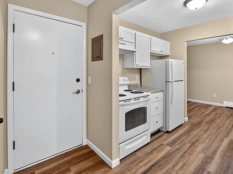 Entry/Kitchen