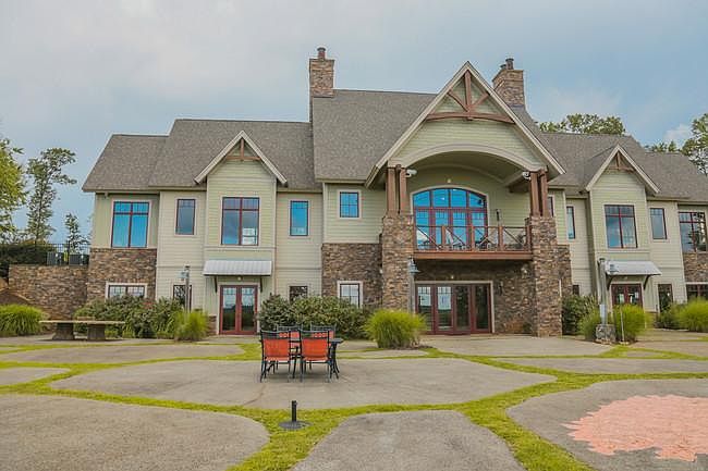 2nd image of 821 Mallard Way #821