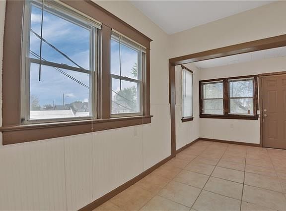 5th image of 107 Elmwood Ave
