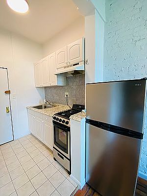 2nd image of 31 Carmine St #4A