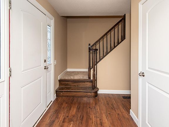 3rd image of 2401 Country Wood Dr