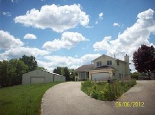 W1725 N Side Dr, Oconomowoc, WI 53066