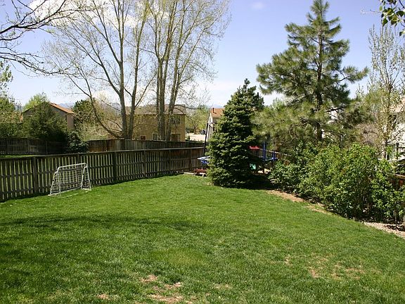 Huge Fenced Back Yard