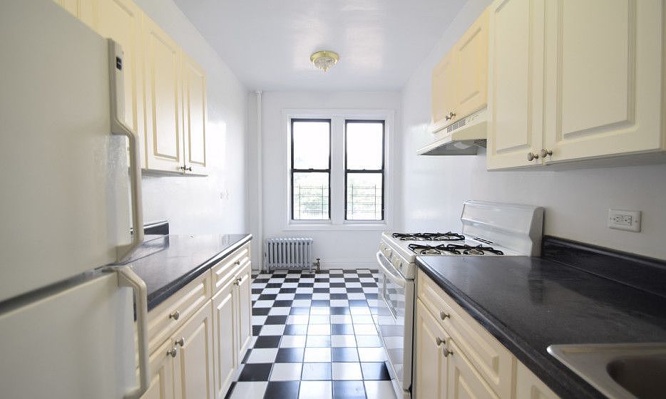 1st image of 2101 Cedar Ave APT 5A