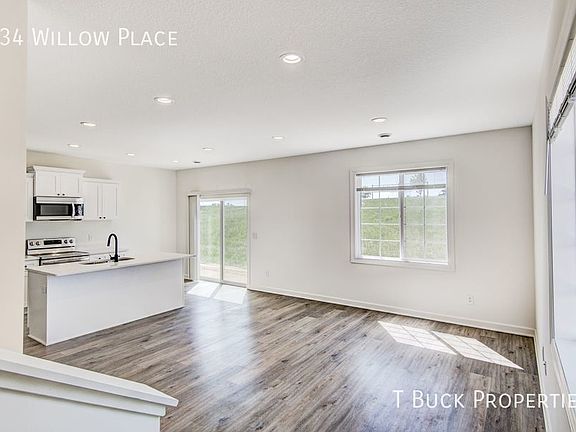 2nd image of 934 Willow Pl