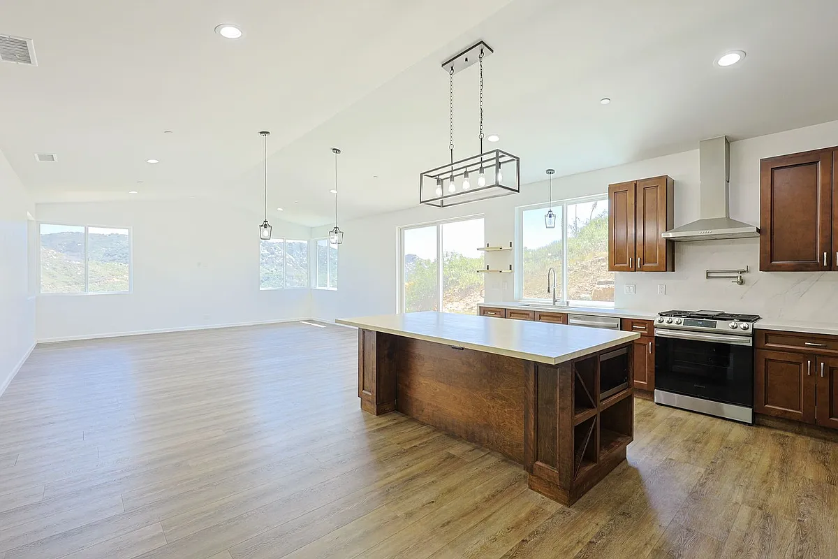 Building Photo - 26143 Sky Dr