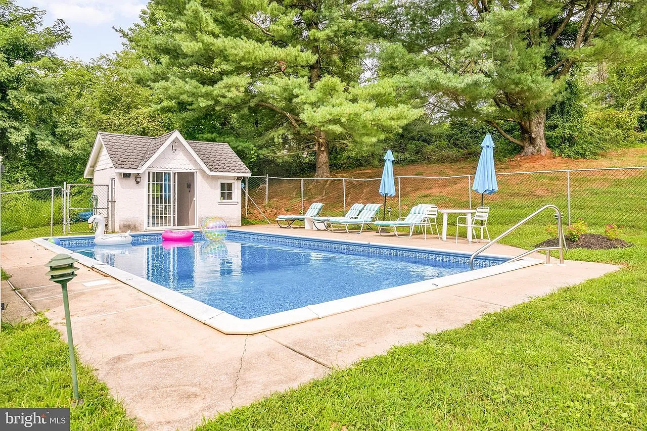 4 bed, 5481 sqft, $5,800 — Photo 2