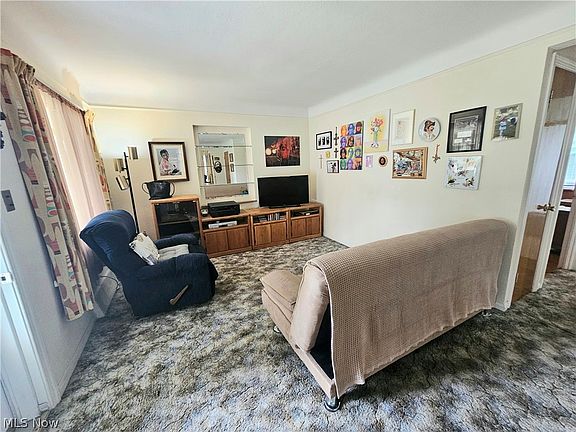4th image of 9008 Behrwald Ave