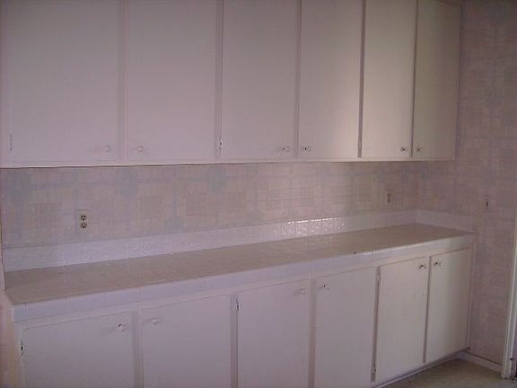 3rd image of 2375 S Toledo Ave