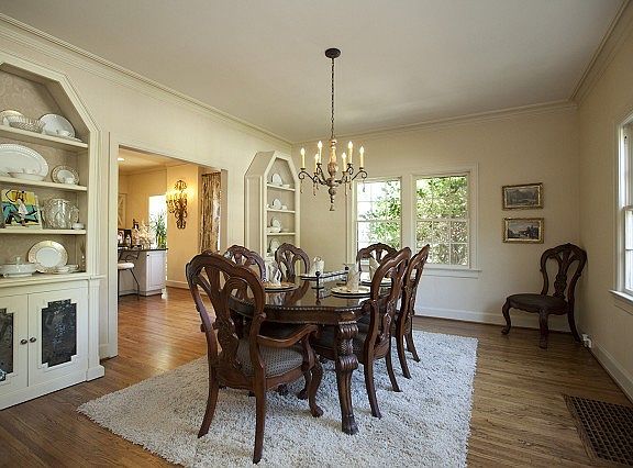 Elegant formal dining room