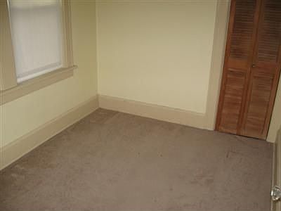 4th image of 2042 Hillcrest Ave