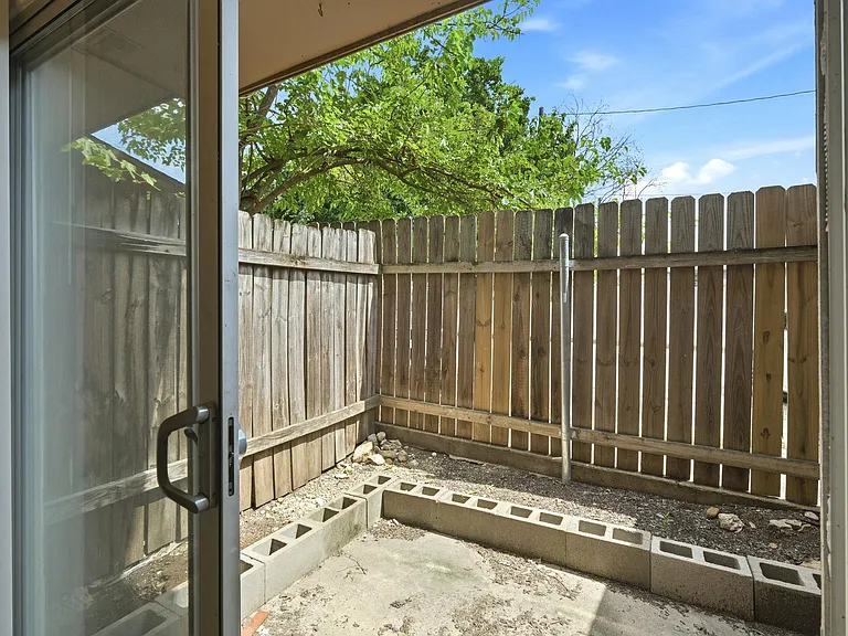 2319 Greenfield Pkwy #103 — Photo 17