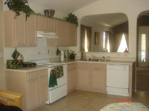 4th image of 7927 WOODCHASE DR