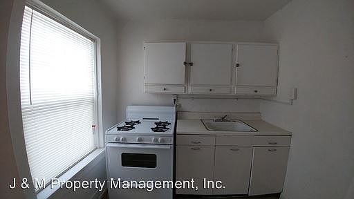 2nd image of 923 Douglas St APT 105