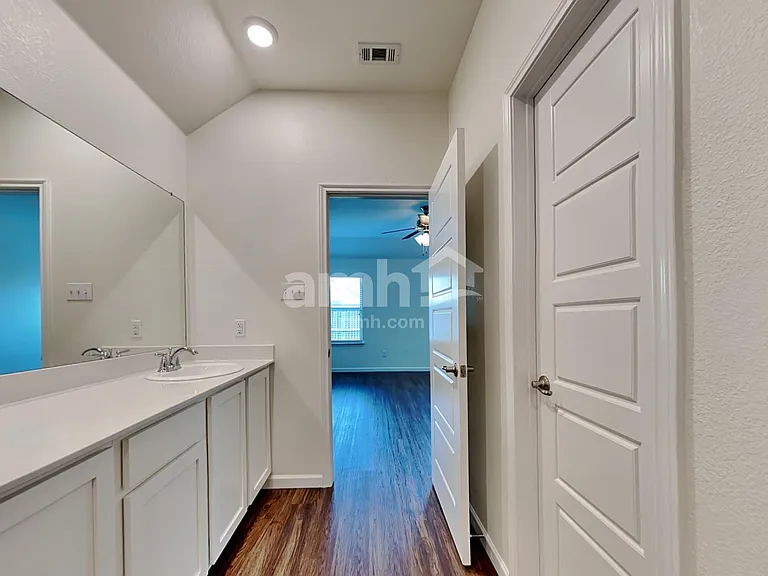 463 Silverstone Dr — Photo 13