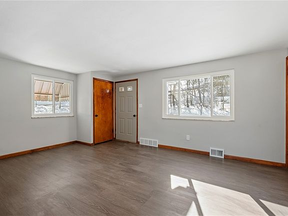 2nd image of 678 Colonial Manor Rd