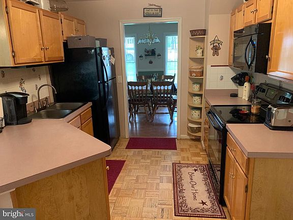2nd image of 8613 Oak Glen Ct