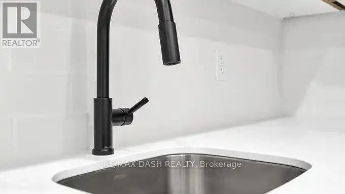 917 Saint Clair Ave W #30 — Photo 23