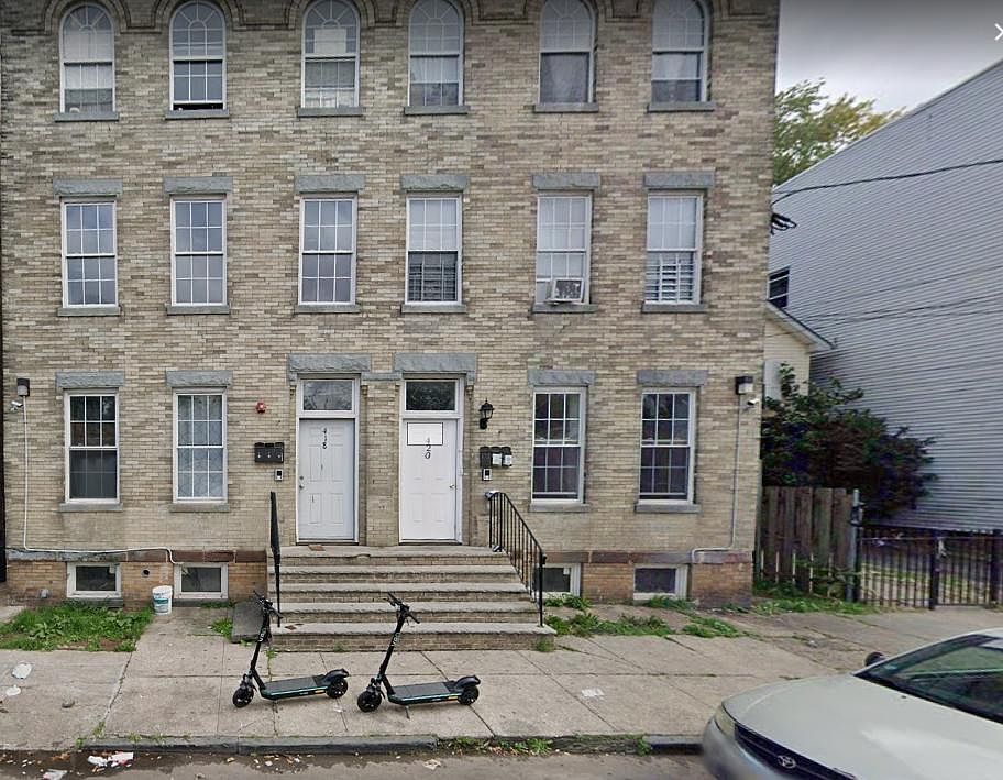1st image of 418 S 17th St #1L