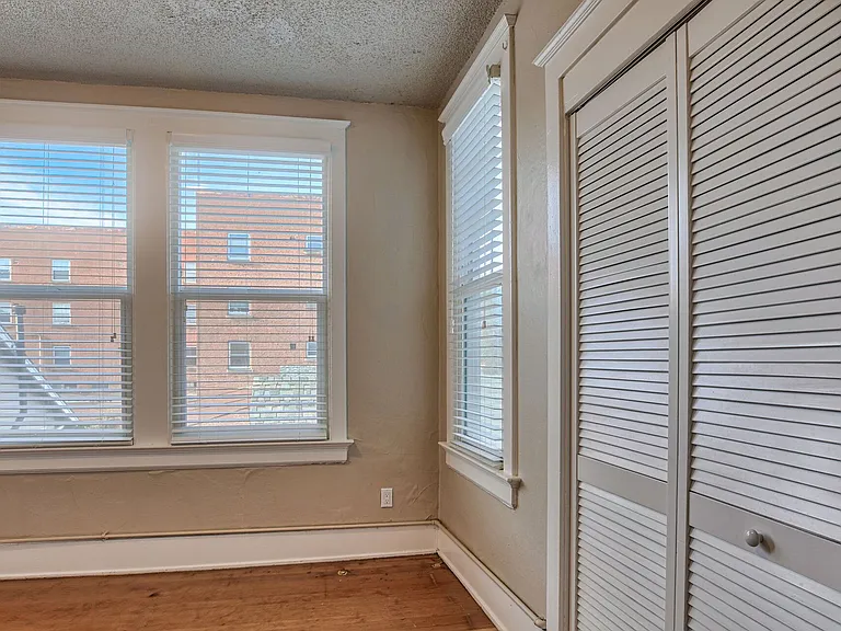 212 N G St — Photo 11