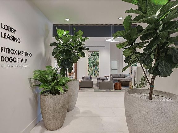 2nd image of 1800 N Bayshore Dr #9