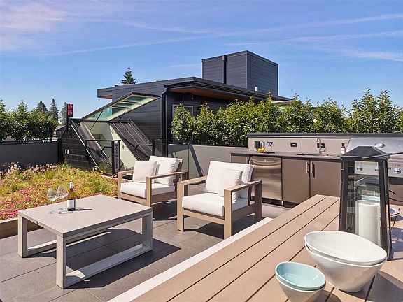 3rd image of 633 King Edward Ave W #405