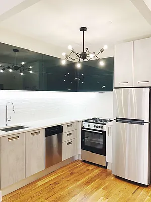 Rented by Manhattan Management LLC | media 19