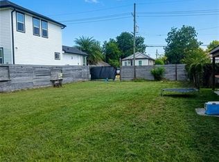 2222 Pressburg St, New Orleans, LA 70122
