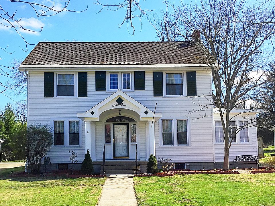 1st image of 44 Oak St